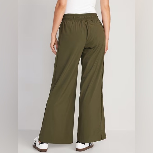 High-Waisted StretchTech Wide-Leg Pants in Army Green - Picture 2 of 6